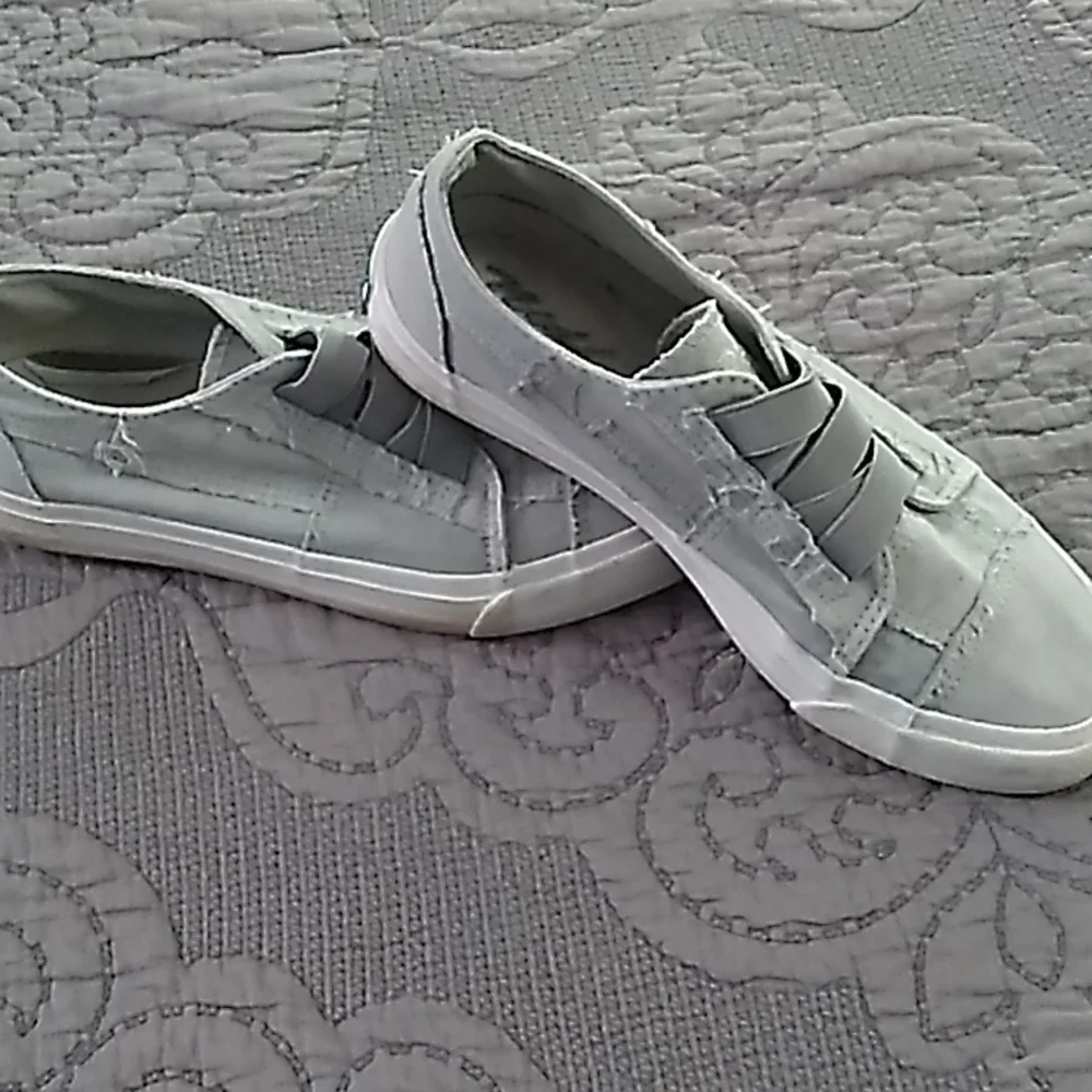 Blowfish Sneakers! - Picture 2 of 6